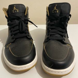 Jordan 1 Retro Mid Black Metallic Gold